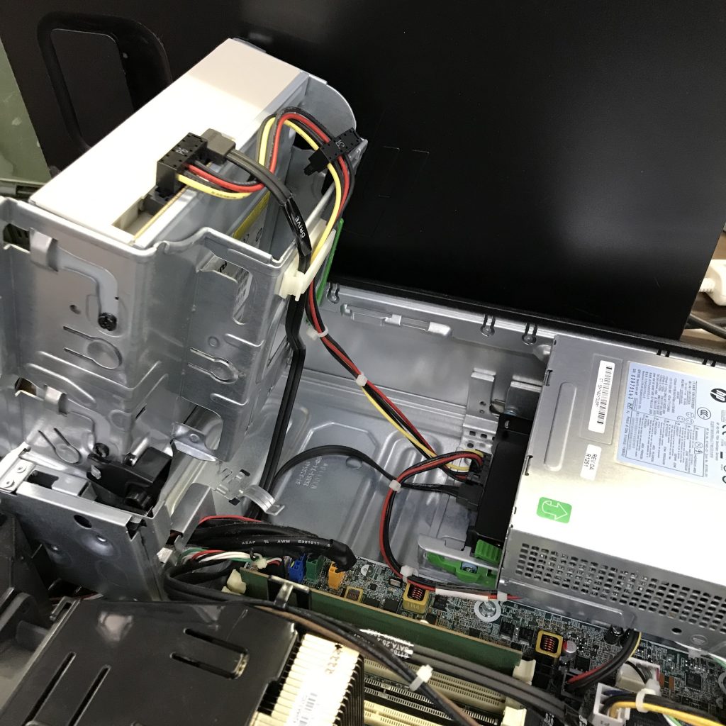 HP Compaq Elite 8300 デスクトップパソコンのメモリ増設・SSD換装の修理事例（岡崎市）
