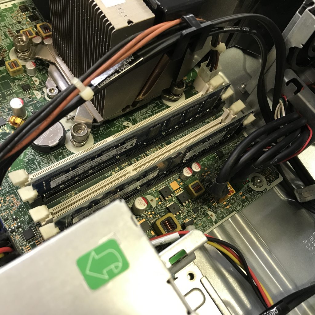 HP・Compaq 8200 のデスクトップパソコンのメモリ不足によるメモリの増設事例（岡崎市）