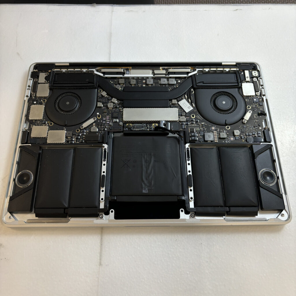バッテリー不良のパソコン修理【MacBook Pro A1706】パソコン修理の持ち込みはPC堂へ！