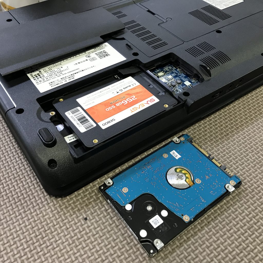 NEC・VersaPro ノートパソコンのHDDからSSDへクローン作製、クローン化したSSDの換装事例（豊田市）