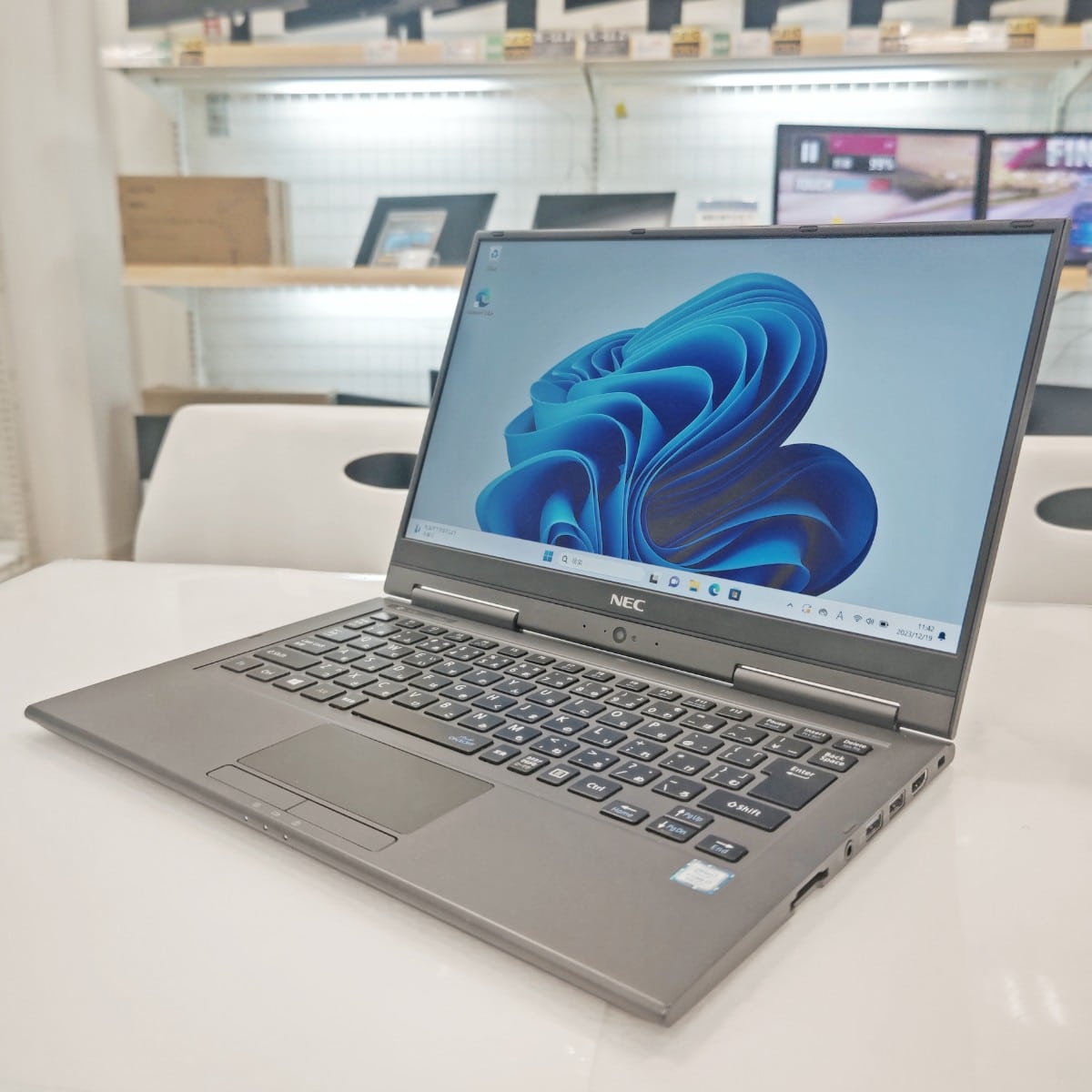 NEC LAVIE NS630/J i7-8550U メモリ4GB AC付き NEC LAVIE Direct オススメノートパソコン情報【PC堂 ウイングタウン