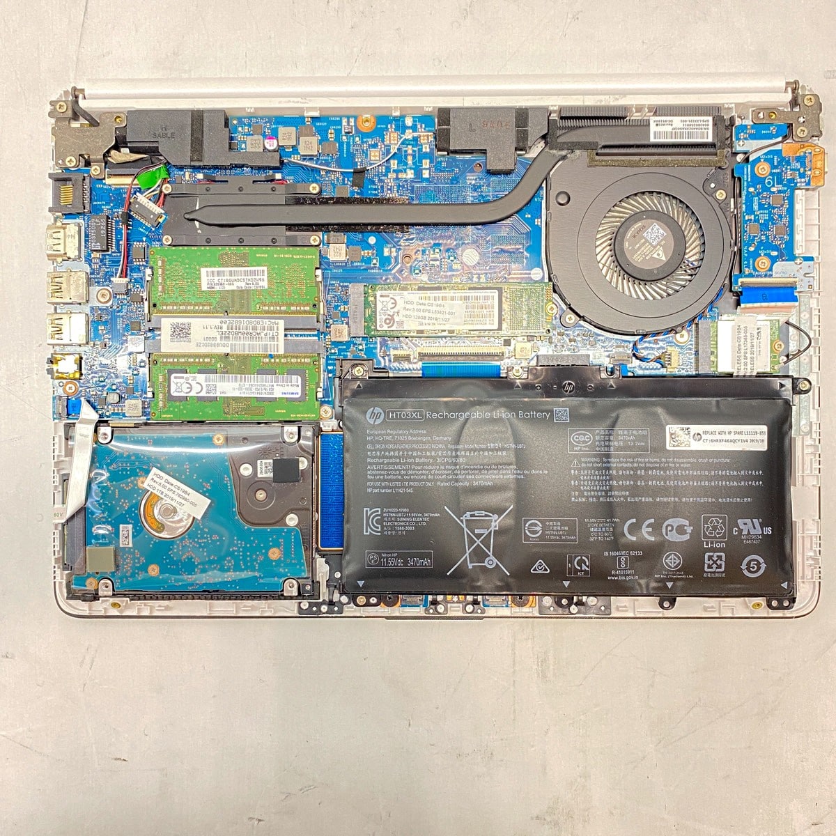 パソコン修理の持ち込みはPC堂へ！バッテリー膨張したパソコンの修理