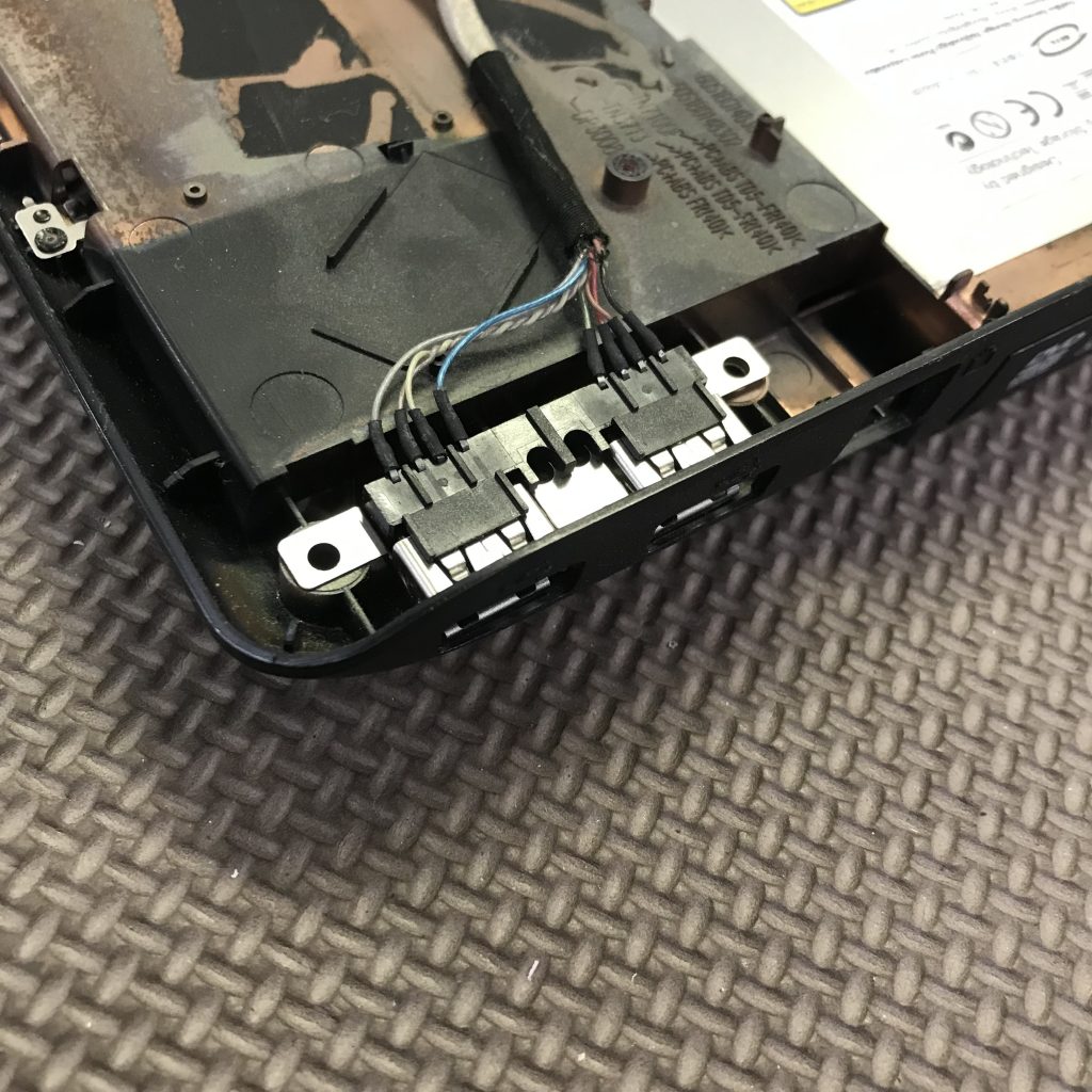 TOSHIBA・dynabook ノートパソコンのUSBポートの修理事例（安城市）