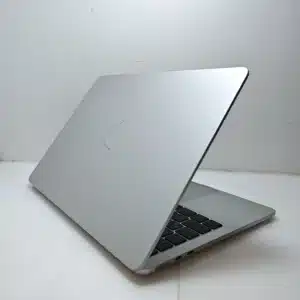 Apple MacBook Air A2681 背面および薄さの確認