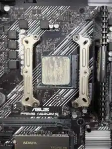 塗り直し前の古いCPUグリス