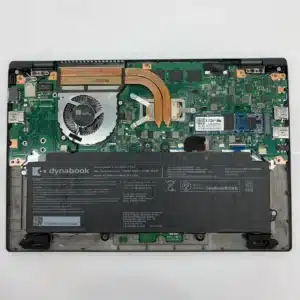 底面取り外し完了後に確認できる故障したSSD