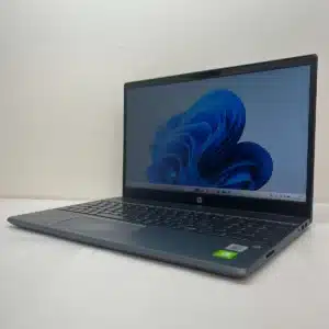 【PC堂】ウイングタウン岡崎店によるパソコンのバッテリー修理作業