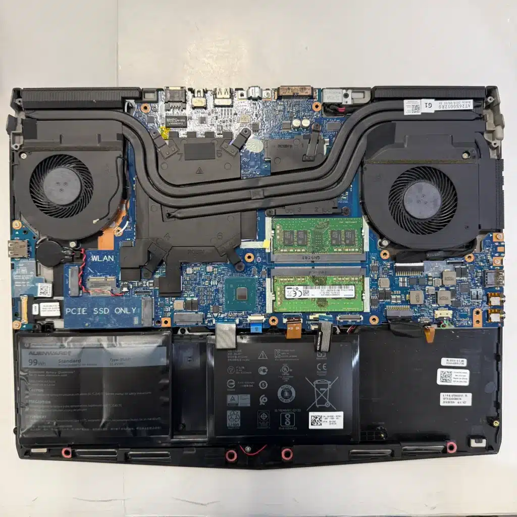 バッテリーが膨張したパソコンの修理【DELL Alienware 15 R4】パソコン修理の持ち込みはPC堂へ！