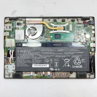 パソコン内部の様子（SSD交換前）