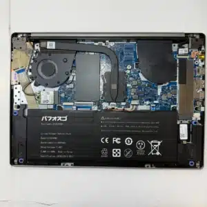 新しいバッテリーへの交換が完了した様子