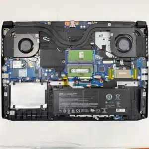 新しいCPUファンの取り付けが完了した状態