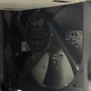 外装まで綺麗に拭き上げられたPCケース