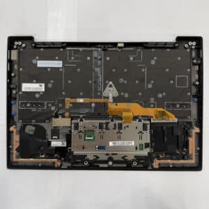 お客様持ち込みの新しいキーボードパーツを取り付ける修理工程(5)