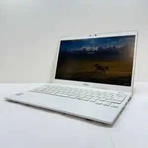 液晶交換が完了し正常に表示されているノートパソコン