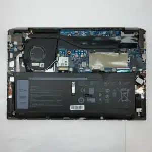 互換性のある新しい新品バッテリーを取り付ける修理工程(4)