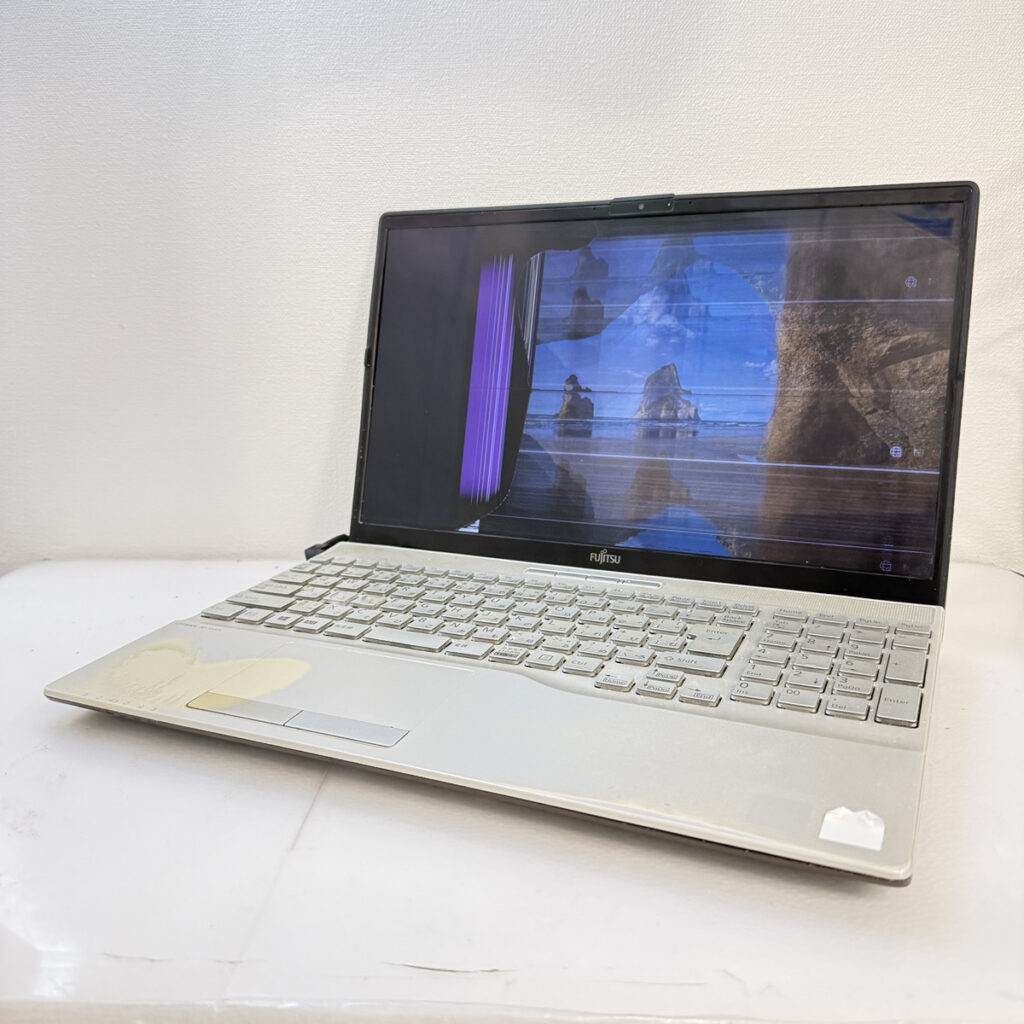液晶割れのパソコン修理【FUJITSU LIFEBOOK AH53/E3】パソコン修理の持ち込みはPC堂へ！