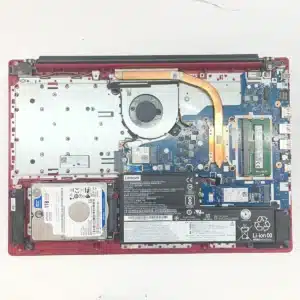 取り外した内部パーツを組み付け元の状態に戻す作業工程